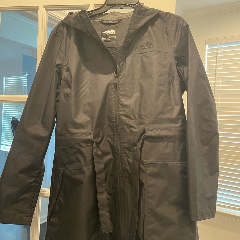 North face rain coat - size large - worn once.